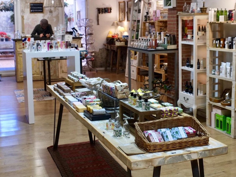Isidro Cosmetic Shop (5)